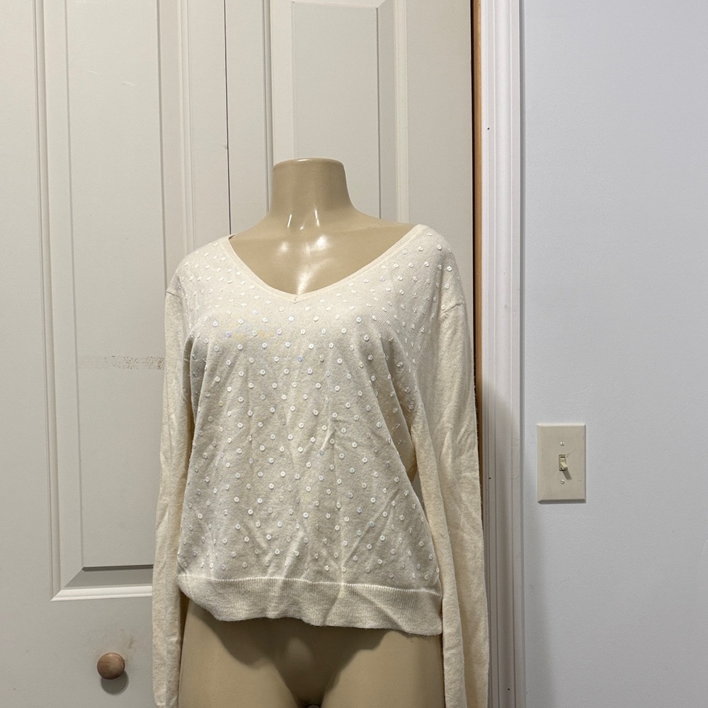 Folio Cashmere Cream V-Neck Sweater with  Sequin